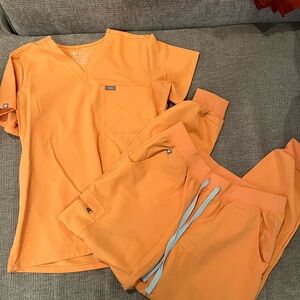 Orange figs scrub set